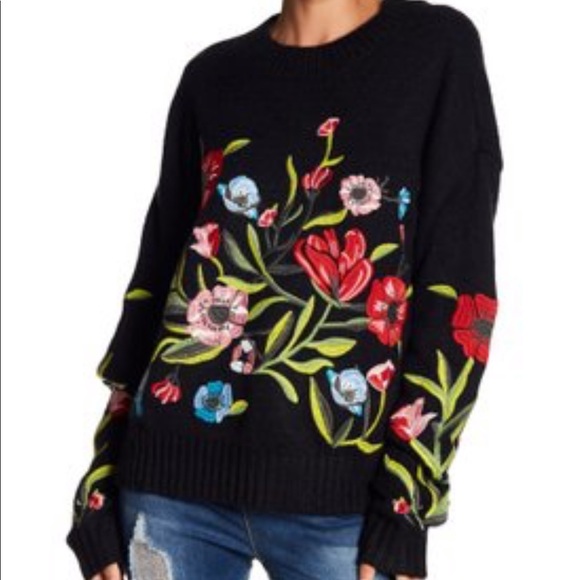 Romeo & Juliet Couture Sweaters - Romeo & Juliet Couture Floral sweater
